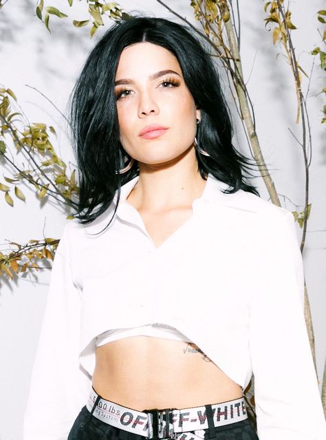 Halsey's New Neck Tattoo Will Have You Singing Into The Weekend Singing Tattoo, Audi 7, Ashley Frangipane, Lying In Bed, Disney Tattoo, Mother Daughter Tattoos, Female Musicians, Diy Tattoo, Dress Well