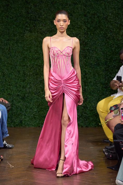 Runway Outfits 2023, Runway Fashion 2023, 2023 Runway Fashion, Ready To Wear 2023, Spring 2023 Ready To Wear, 90s Runway Fashion, Runway Fashion Couture, 2023 Ready To Wear, Runway Dresses