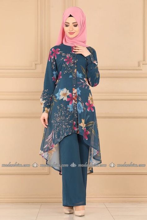 Combination Dresses, Designer Kurti Patterns, Muslim Women Fashion, Modesty Fashion, Muslim Fashion Dress, Simple Pakistani Dresses, Muslim Dress, Muslim Fashion Outfits, Muslimah Fashion Outfits