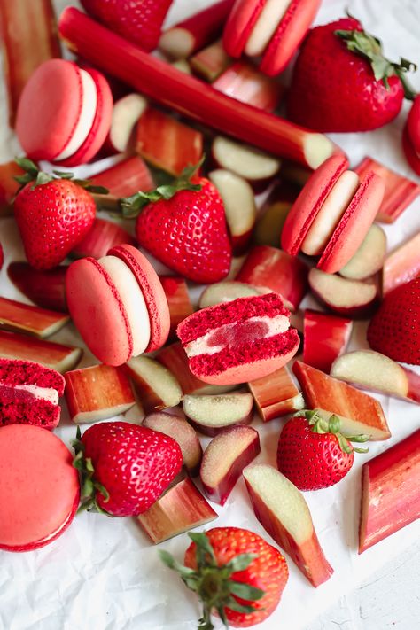 Gluten Free Rhubarb Recipes, Healthy Rhubarb Recipes, Strawberry Macarons, Strawberry Macaron, Rhubarb Strawberry, Macaron Filling, Macaron Flavors, Summer Baking, Macaroon Recipes