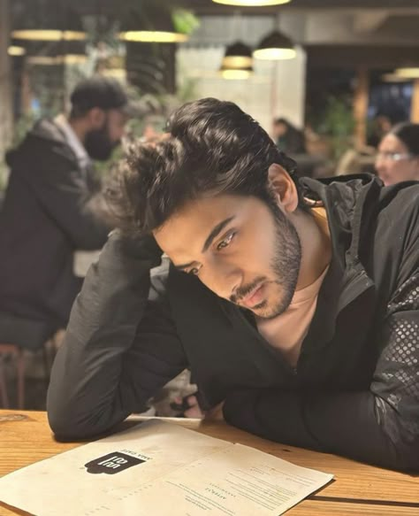 Vikram Singh Chauhan Pics, Vikram Singh Chauhan, Beautiful Dp, Cute Romantic Pictures, Aesthetic Photography People, Surya Actor, Ideal Male Body, Full Hd Wallpaper Download, Lovers Images