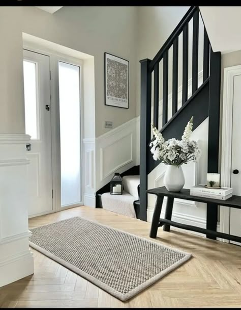 Stair Landing Decor, Black And White Hallway, Scandi Hallway, Stairway Decor, Hallway Panelling, Stairs And Hallway Ideas, Landing Stairs, Diy Staircase Makeover, Stair Paneling