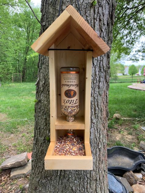 Barn Wood Bird Feeders, Pallet Wood Bird Feeder, Cool Bird Feeders, Wooden Bird Feeders Diy, Crow Feeder Diy, Homemade Bird Feeders Wooden, Bird Feeder Landscaping, Bird Feeder Station Ideas, Rustic Bird Feeders