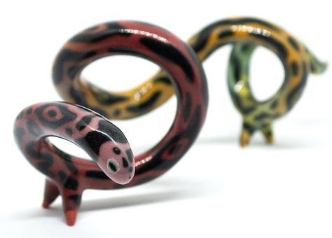 A small ceramic sculpture of a creature resembling a slithering snake Sculptures Céramiques, Colossal Art, Keramik Design, 3d Modelle, Visual Culture, Ceramics Pottery Art, Ceramic Animals, Clay Art Projects, Sculpture Clay