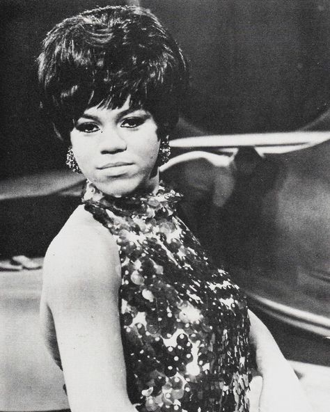 Florence Ballard Official on Instagram: “Florence Ballard on the Andy Williams Show ~ 1967. ❤️✨ #florenceballard #thesupremes #motown #motown60 #motownmagic #motownmusic…” The Sylvers, Motown Singers, Retro Places, Diana Ross Supremes, The Shirelles, John Waterhouse, Motown Records, The Ronettes, Mary Wilson