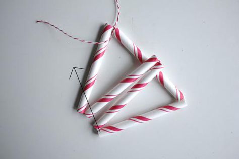 Bluet & Clover: How to Make Paper Straw Star Ornaments Straws Crafts, Paper Straws Crafts, Straw Star, Straw Crafts, Star Ornaments, Christmas Wrap, Dollar Tree Diy Crafts, Make Paper, Christmas Ornament Crafts