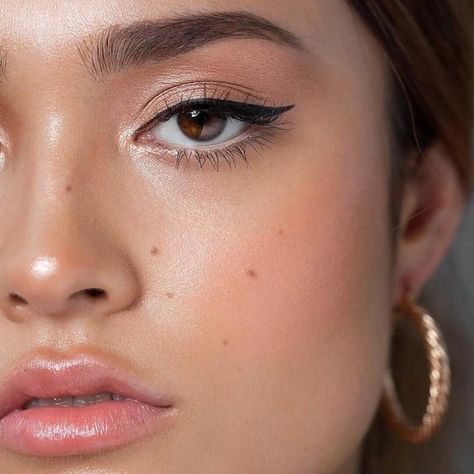 11 Dew Products That Will Make Your Skin Glow This Summer Summer Wedding Makeup, Permanente Make-up, Video Makeup, Perfect Cat Eye, Makeup Tip, Glow Skin, Dewy Skin, Winged Eyeliner, Halloween Make