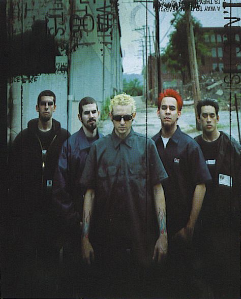 Linkin Park, pre-Phoenix, back when Mike was the only "ginger" in the band. LOL Linkin Park Hybrid Theory, Rob Bourdon, Linking Park, Papa Roach, Linkin Park Chester, Mike Shinoda, Chester Bennington, Last Fm