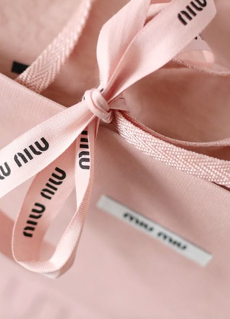 Miu Miu Packaging, Gifting Packaging, Ribbon Packaging, Pink Branding, Miu Miu Logo, Pink Luxury, Packaging Ideas Business, Design Brand Identity, Clothing Packaging