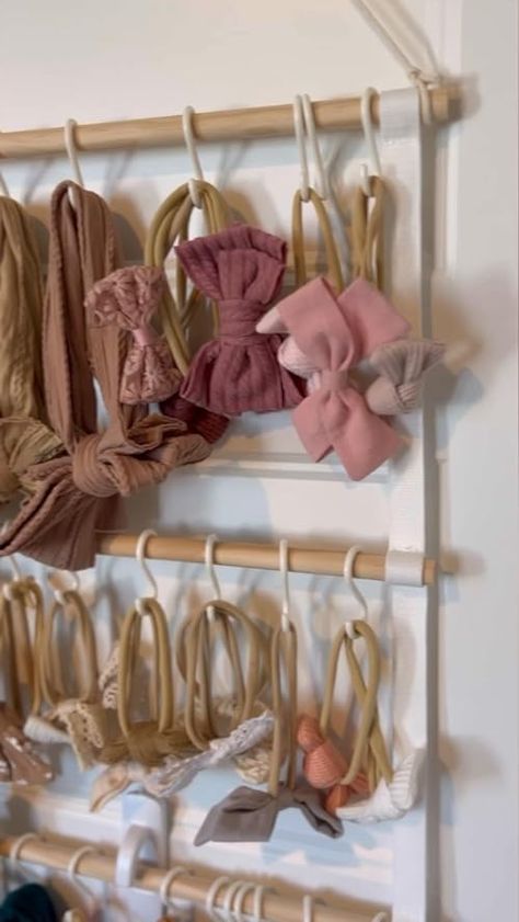 Check out this video Organizes hair bows and headbands! from Cierra Robin Blogs Baby Girl Nursery Organization, Girl Nursery Organization, Bow And Headband Organizer, Bow Organization, Girls Room Organization, Newborn Room, Hair Bow Organizer, Nursery Room Furniture