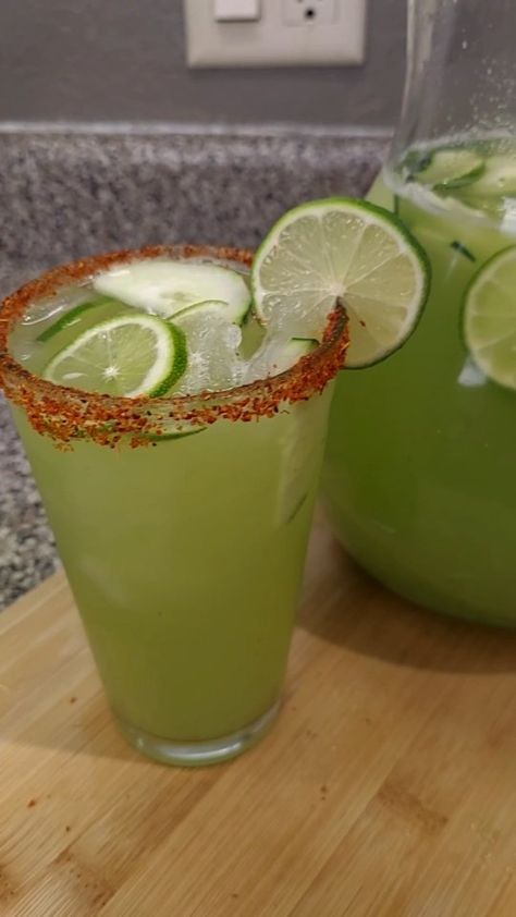 marisolbenitez186 on Instagram: Agua Fresca de Limon con Pepino Receta en Español #aguafresca #limonconpepino #limon #pepino #receta #recetafacil Cucumber Lime Agua Fresca, Cucumber Agua Fresca, Agua Fresca Recipe, Mix Drinks, Cucumber Water, Taco Party, Healthy Drinks Smoothies, Agua Fresca, Smoothie Drinks