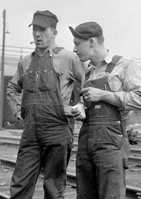 The Denim Industry Railroad Worker, Workwear Vintage, Denim Workwear, Denim Projects, Workwear Fashion, Men Vintage, Vintage Photographs, Style Outfits, Vintage Photography