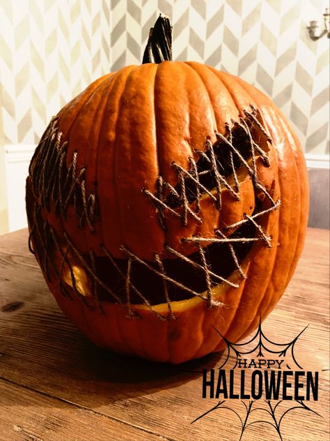 Twine stitch jack-o-lantern Curved Pumpkins Ideas, Castle Decorations, Halloween Castle, Amazing Pumpkin Carving, Scary Pumpkin Carving, Pumpkin Contest, Pumpkin Carving Designs, Pumpkin Illustration, Halloween Makeup Diy