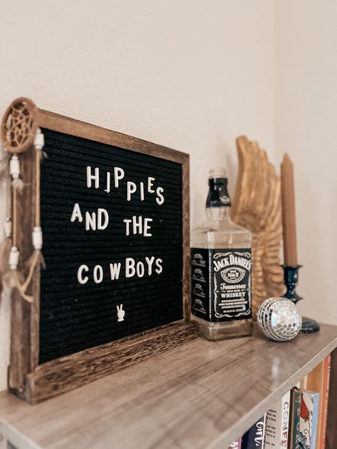 Whiskey Bedroom, Western Boho Apartment Decor, New House Decorating Ideas Budget, Apartment Decorating Western, Desert Room Aesthetic, Western Farmhouse Kitchen, Western Salon Decor, Western Office Decor Ideas, Western Coffee Bar