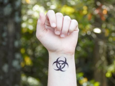 Biohazard Symbol Tattoo, Biohazard Nails, Nuke Tattoo, Biohazard Tattoo, Tattoo Eraser, Tattoo Para, Zombie Au, Tattoo Son, Tattoo Removal Cost