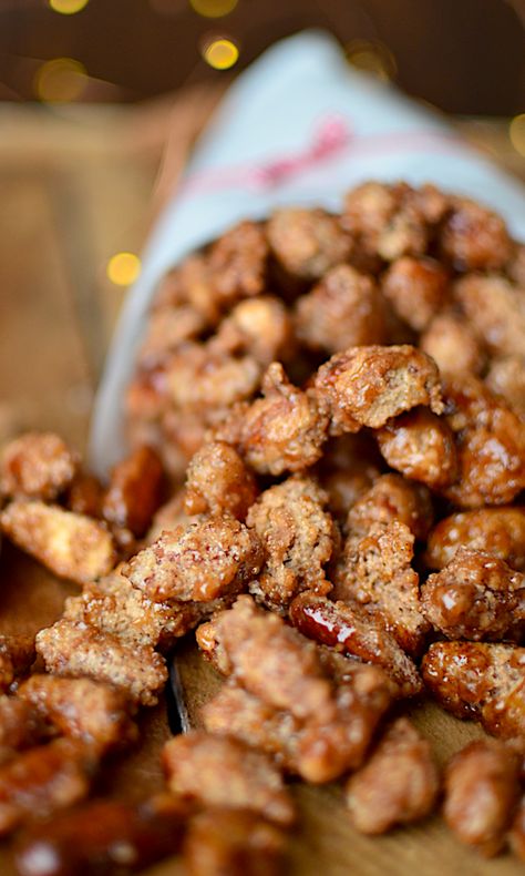 Yammie's Noshery: Amazing Roasted Almonds {German Christmas Market Style} German Traditions, Mulled Wine Recipe, German Foods, German Baking, Candied Almonds, German Christmas Markets, German Recipes, Nut Recipes, Roasted Nuts