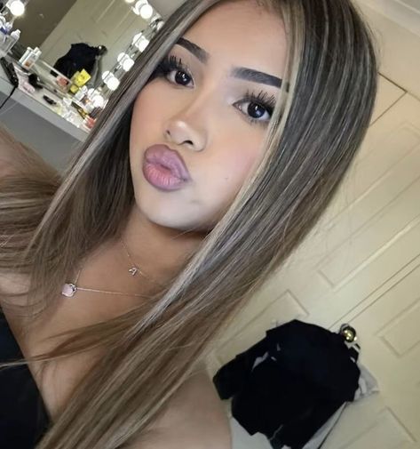 Makeup For Balayage Hair, Brown And Blond Highlight, Asian Bbg Hair, Brunette Balayage Hair Tan Skin, Front Blonde Hair Strands, Ash Brown Hair With Chunky Highlights, Bottom Part Of Hair Dyed, Latina Hair With Highlights, Highlighted Front Pieces