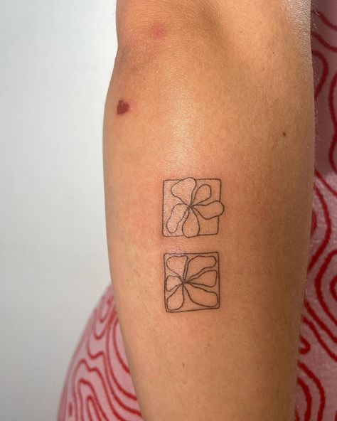 Flower tiles and wiggly plant pot 💕 For the loveliest Rosie 💕 so blessed to meet all my beautiful clients 💕 #tattoo #tattooartist… | Instagram Pincushion Flower Tattoo, 4 Dots Tattoo, Beautiful Plant Pots, Flower Tile Tattoo, And So It Is Tattoo, Insert Here Tattoo, Peace Flower Tattoo, Abstract Circle Tattoo, Square Flower Tattoo