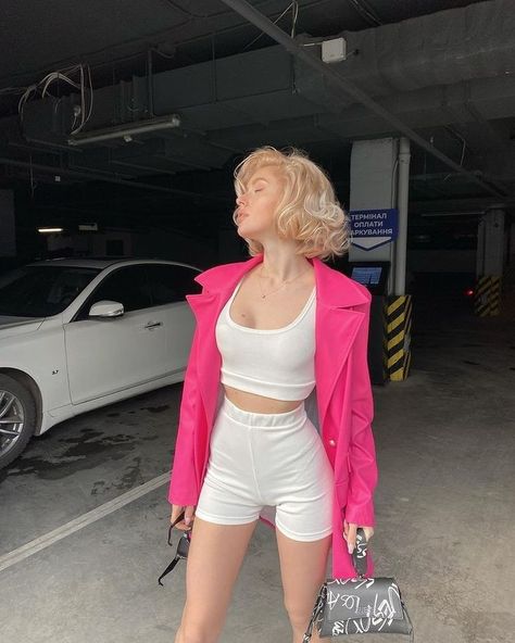 Pink Neon Outfits, Pink Barbie Outfits, Barbie Outfits Aesthetic, Feminine Aesthetic Outfits, Picnic Inspo, Fitness Outfit, Lover Era, Barbie Outfits, Neon Outfits