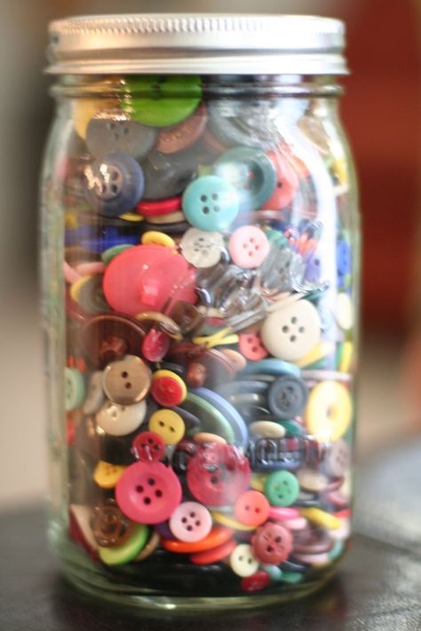 Jar Of Buttons, Button Jar, Teach Colors, Linen Cupboard, Vintage Sewing Machines, Singer Sewing, Button Art, Button Crafts, Craft Box