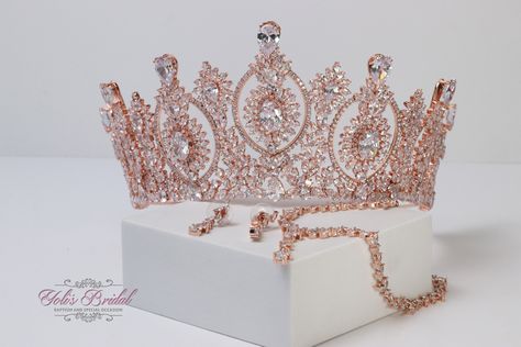 Rose Gold Quinceanera Theme, Quince Accessories, Gold Quinceanera Theme, Quince Crowns, Rose Gold Quinceanera, Quince Themes, Quinceanera Tiaras, Quinceanera Dresses Gold, Quinceanera Themes Dresses