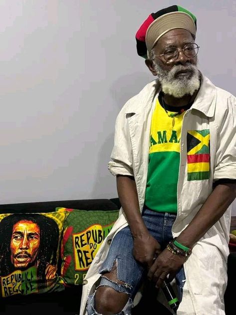 Burning Spear Burning Spear, Reggae Artists, Planets Wallpaper, The Wailers, Bob Marley, Rosary, Planets, Quick Saves