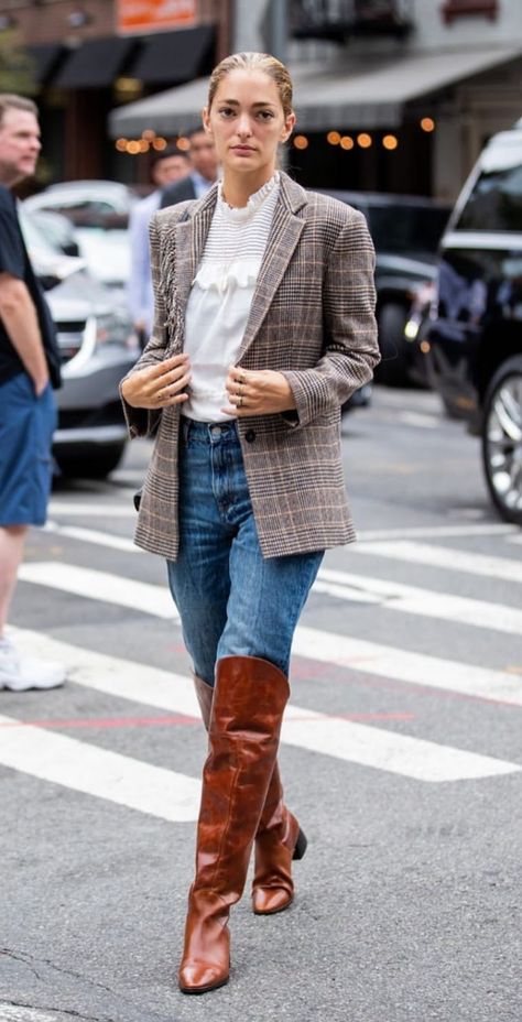 Brown Riding Boots Outfit, Knee High Boots Outfit Fall, High Boots Outfit Fall, Brown Knee High Boots Outfit, Frye Boots Outfit, Tall Boots Outfit, Riding Boot Outfits, Frye Riding Boots, Brown Boots Outfit