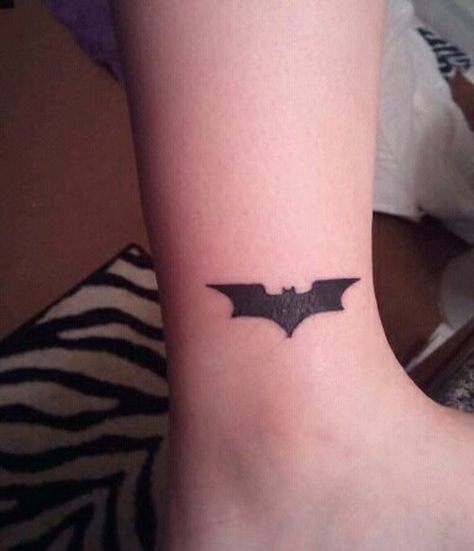 Batman Logo Tattoo, Batman Symbol Tattoos, Comic Book Tattoo, Avengers Tattoo, Batman Tattoo, Movie Tattoo, Flame Tattoos, Marvel Tattoos, Gaming Tattoo