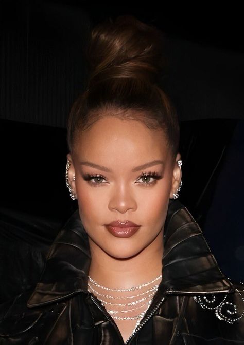 Rihanna Face, Rihanna Makeup, Rihanna Fenty Beauty, Rihanna Hairstyles, Rihanna Looks, Rihanna Photos, Rihanna Riri, Rihanna Style, Saint Michael