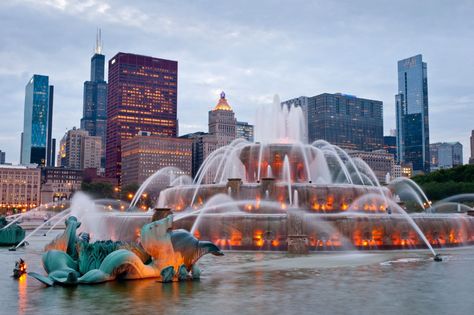 24 Hours in Downtown Chicago Itinerary | Choose Chicago South Loop Chicago, Chicago Itinerary, Chicago Attractions, Chicago Vacation, Buckingham Fountain, Chicago Aesthetic, Magnificent Mile, Visit Chicago, Grant Park