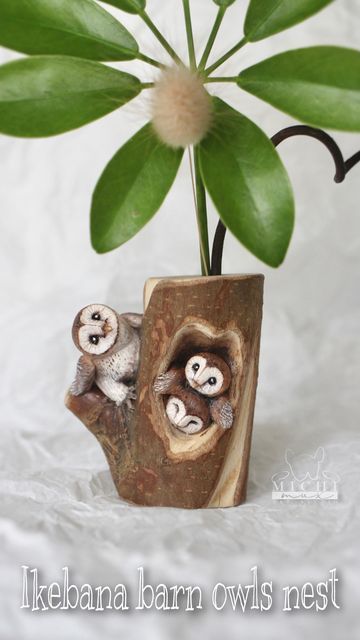 Polymer clay animal miniature figures and jewelry on Instagram: "This is how I make my “ikebana wooden pot” where my animals live. I forgot to record some important steps, because I was very focused on my work, so, if you have questions, I’m here! Some more are, obviously😂 coming! The sale with all of them and all I will produce during the holidays (did I say I’d take a break? I don’t remember 🤣) will be in the first days of 2023 Anyway, for all the info, keep an eye on my highlight storie Ceramic Pinch Pots, Wooden Pot, Polymer Clay Animals, Pinch Pots, Clay Animals, Focus On Me, Miniature Figures, Mini Things, Polymer Clay Tutorial