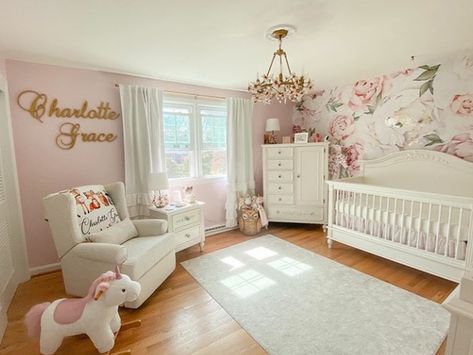 Cherry Blossom Nursery, Gold Baby Nursery, Luxury Baby Nursery, Baby Girl Nursery Ideas, Floral Baby Nursery, Girl Nursery Ideas, Baby Nursery Ideas, Girls Nursery Floral, Rose Nursery