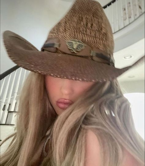 Hat Aesthetic, Cowgirl Aesthetic, Loren Gray, Brown Aesthetic, Country Girl, Just Girl Things, Country Girls, Photo Dump, The Queen