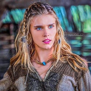 #porunn #vikings #gaiaweiss #viking Porunn Vikings, Gaia Weiss, Viking Warrior Woman, Vikings Show, Vikings Tv Series, Vikings Fan, Viking Women, Vikings Tv, Viking Pendant