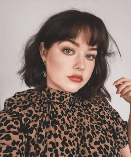 Medium Bob Haircut For Round Face Plus Size Wavy Lob, Ahort Hair Chubby Girl, Textured Bob With Bangs Round Face, 2023 Hair Trends For Plus Size Women, Curvy Haircut, Short Wavy Hair Round Face Plus Size, Women Wavy Haircut, Wavy Bob Plus Size, Bob Hairstyles Round Face Plus Size