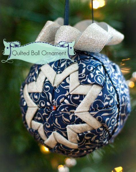 Christmas Tree Decorations Diy Ornaments, Diy Quilted Christmas Ornaments, Sewn Christmas Ornaments, Fancy Christmas Ornaments, Fabric Balls, Folded Fabric Ornaments, Quilted Ornaments, Christmas Tree Decorations Diy, Quilted Christmas Ornaments