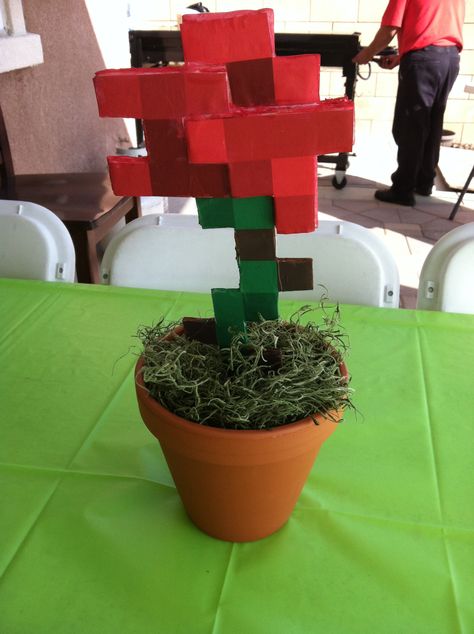 Minecraft rose 3d Minecraft Rose, 3d Letters Decoration, Flowers Out Of Paper, Diy Minecraft Decorations, Painting Minecraft, Minecraft Blocks, Diy Minecraft, Block Painting, Minecraft Decorations