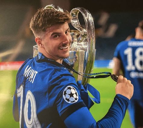 16 Century Aesthetic, Chelsea Team, Football Wags, Soccer Photography, Premier Lig, Boy Blurred Pic, Soccer Boyfriend, Mason Mount, Football Icon