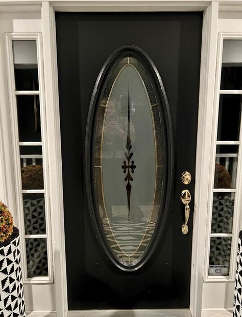 5 Easy DIY Decor Ideas for Your Glass Door Insert - Sonata Home Design Oval Front Door Makeover, Oval Door Window Covering Ideas, Oval Glass Front Door, Update Doors, Door Window Covering, Door Glass Inserts, Front Door Lighting, Front Door Makeover, Exterior Doors With Glass