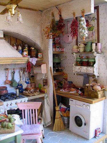 cucina moderna 11 by emaniraresulfare, via Flickr Mini Doll House, Miniature Rooms, Mini Kitchen, Miniature Kitchen, Dollhouse Kitchen, Miniature Houses, Miniature Crafts, Mini Things, Miniature House