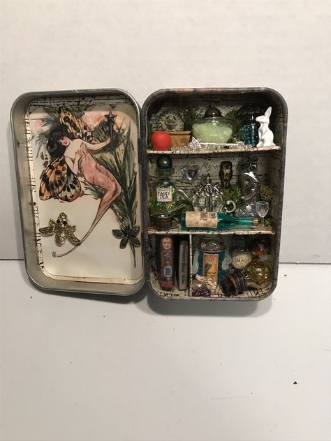 Mint Tin Crafts, Altoids Tins, Altered Tins, Mint Tins, Tin Art, Mini Things, Miniature Crafts, Cute Crafts, Funny Clips