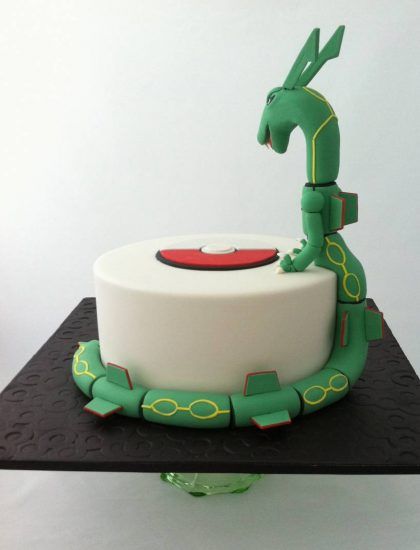 Pokemon Rayquaza (Back shot) - Sugarlily Cakes Rayquaza Cake, Dynamax Pokemon, 11th Birthday Cake, Pikachu Birthday, Rayquaza Pokemon, Pokémon Birthday, Pokemon Cake, Pokemon Craft, Pokemon Ideas