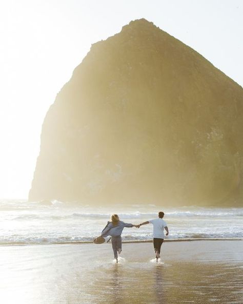 Katie Byrd - Destination Wedding Photographer on Instagram: "Engagement session inspo at Cannon Beach 😍 Blue jeans and a white tee's are such a classic!" Cannon Beach Proposal, Cannon Beach Picture Ideas, Cannon Beach Photoshoot, Cannon Beach Oregon Photography, Oregon Photoshoot, Oregon Photography, Beach Proposal, Cannon Beach Oregon, Beach Maternity