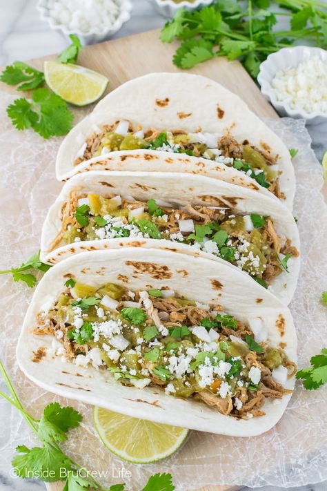 Leftover Pulled Pork Tacos, Pork Green Chile, Chili Verde Pork, Green Chili Enchiladas, Green Chili Pork, Pork Enchiladas, Green Chili Sauce, Crock Pot Pulled Pork Recipe, Chili Verde