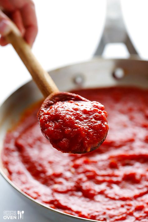 Homemade Marinara Sauce -- delicious marinara is so easy to make with simple, fresh ingredients! | gimmesomeoven.com #italian #backtobasics Marina Sauce, Italian Sauces, Recipe Noodles, Tomato Sauces, Marinara Pasta, Homemade Marinara Sauce, Marinara Sauce Recipe, Noodles Recipes, Pasta Easy