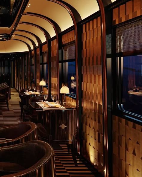 Orient Express Train, Mirror Ceiling, Glamorous Interiors, Luxury Train, Express Train, Circular Table, Glass Bar, Orient Express, Train Car