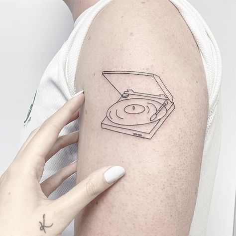 Record player 🎶 Vinyl Records Tattoo, Small Record Tattoo, Vinyl Tattoo Minimalist, Record Player Tattoo Simple, Record Tattoo Vinyl, Turntable Tattoo, Vinyl Record Tattoo, Tattoo Ideas Music, Music Inspired Tattoos