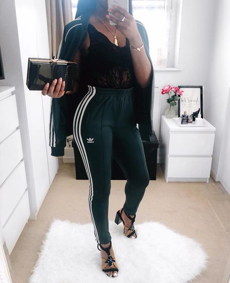 Tracksuits & heels, why not... #styledbythejfx Addidas Outfits Women, Track Pants Outfit Aesthetic, Suit With Heels, Adidas Suit, Womens Athleisure Outfits, Adidas Track Pants Outfit, Rich Future, Adidas Leggings Outfit, Track Suits Women