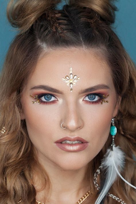 Face Gems Simple, Facial Glitter, Jewel Headpiece, Glitter Eyelashes, Festival Face Gems, Festival Face Jewels, Jewelled Headpiece, Gem Design, Gem Tattoo