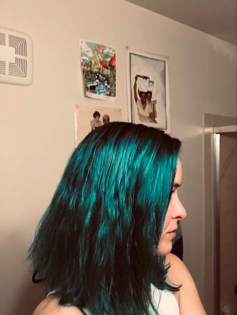 Dark green hair dye, Emerald Teal color lob. 2021 Hairstyle. I used 3/4 Phantom Green, and 1/4 Aquamarine. #arcticfoxhaircolor Dark Turquoise Hair, Arctic Fox Phantom Green, Dark Green Hair Dye, Teal Hair Dye, Dark Teal Hair, Cut And Color Ideas, Extreme Hair Colors, Fox Hair Dye, Arctic Fox Hair Dye